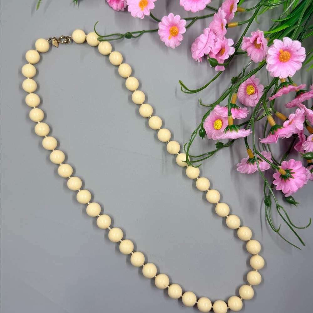 Sarah Coventry Signed Vintage Cream Large Beaded Necklace
